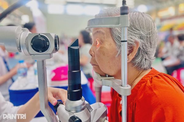 Mùa mưa, cảnh giác đau mắt đỏ và nguy cơ biến chứng