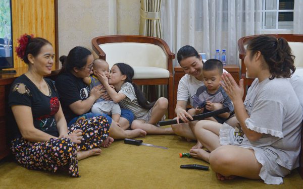 Mưa trút nước ở Lạng Sơn, bộ đội đến đón dân, nhiều nhà khách mở cửa 'chăn ấm nệm êm' miễn phí