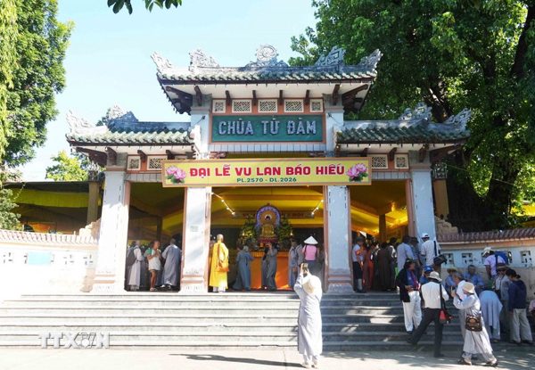 Mùa Vu Lan ở Cố đô Huế: Lan tỏa lòng hiếu kính, tri ân và sẻ chia