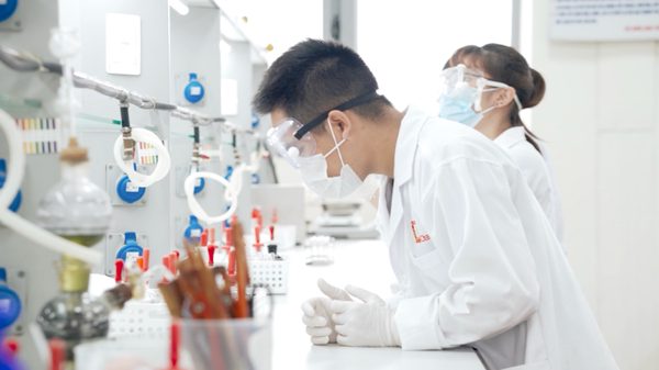 Mức điểm nào để sinh viên được nhận học bổng 3,7-5,5 triệu đồng/tháng của Chính phủ?