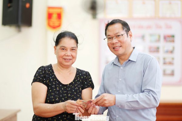 Mừng lên thành phố, hộ nghèo Bắc Ninh được nhận 1 triệu đồng