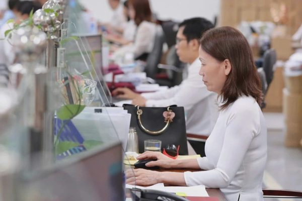 Muốn đổi bảo hiểm y tế an toàn khu mà tắc cả tháng vì thủ tục