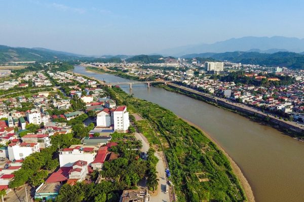 Muốn hợp hai thửa đất rồi tách cho con, người đàn ông hai lần bị trả hồ sơ