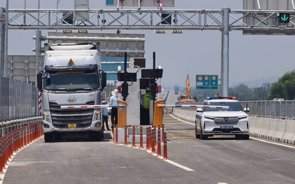 Muốn 'kéo' xe trở lại cao tốc: Giảm phí thôi chưa đủ