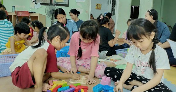 'Muốn trẻ ngồi yên, chỉ cần điện thoại, ti vi': Nỗi lo với trẻ dưới 6 tuổi