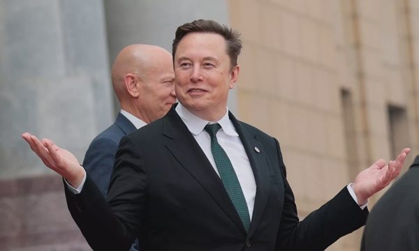 Musk gây bão mạng khi nói tặng cổ phiếu SpaceX cho 'mọi trẻ em Mỹ'