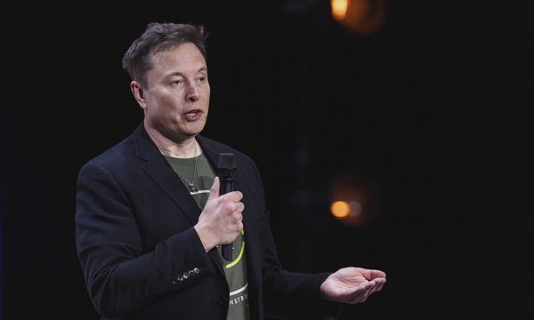 Musk tán thưởng Bezos vì tự bỏ tiền đầu tư Blue Origin