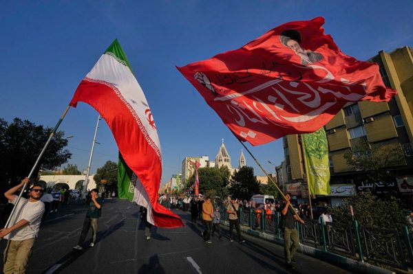 Mỹ bất ngờ tấn công Iran, Tehran lập tức đáp trả