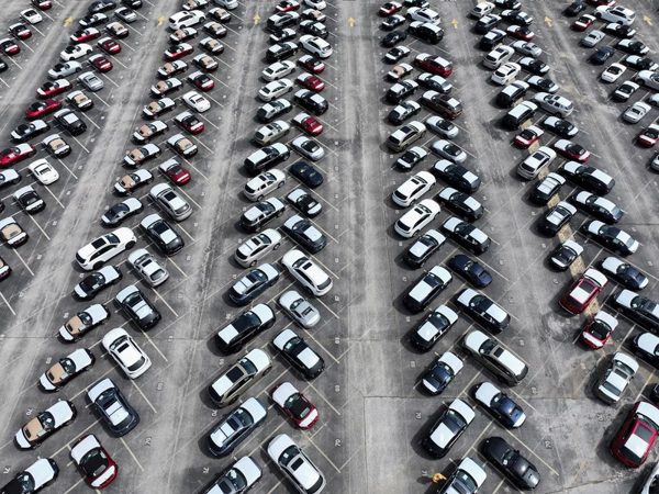 Mỹ đe dọa áp thuế 50% với toàn bộ ô tô, linh kiện Canada