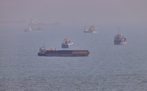Mỹ hộ tống 40 tàu chở dầu qua eo biển Hormuz trong một ngày