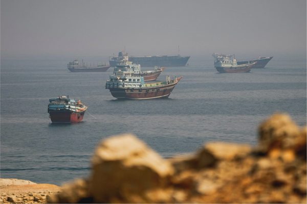 Mỹ hộ tống 40 tàu dầu qua eo biển Hormuz trong một ngày