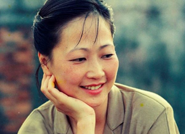 Mỹ nhân màn ảnh một thời: 72 tuổi vẫn đóng phim, bình dị bên chồng nhiếp ảnh gia