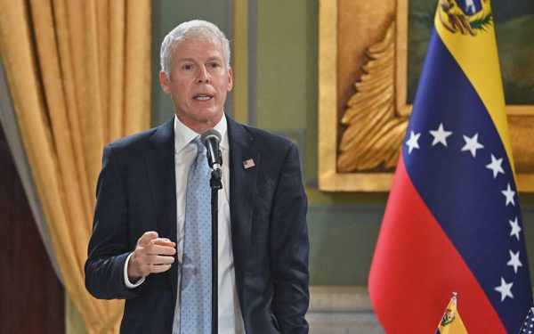 Mỹ nói không 'đánh cắp' 65 tỉ thùng dầu của Venezuela