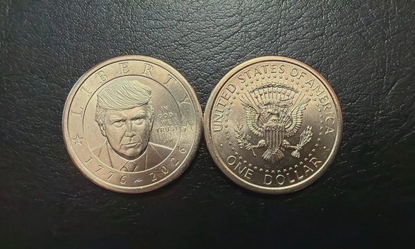 Mỹ phát hành đồng xu 1 USD có hình ông Trump