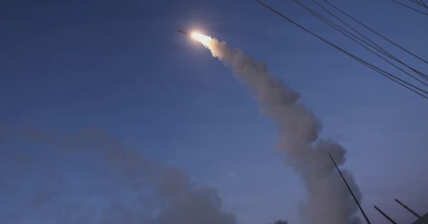 Mỹ phóng 4 tên lửa vào một tàu dầu Iran gần đảo Kharg?