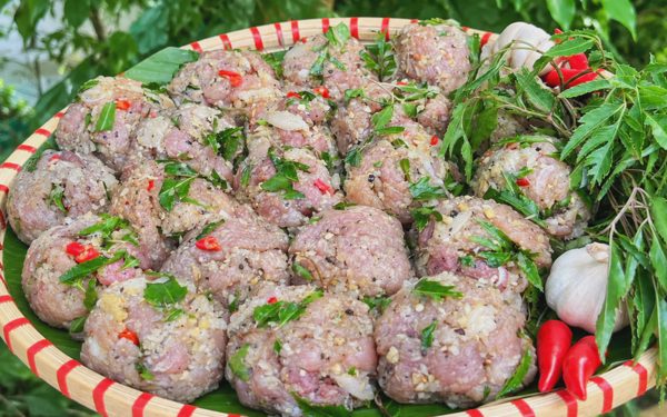 My Quảng Nôm bán nem Quảng Nam