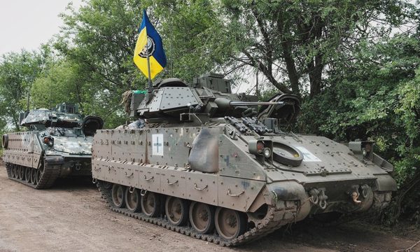 Mỹ săn tìm phụ tùng cho thiết giáp Bradley của Ukraine