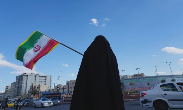 Mỹ siết vòng kìm tỏa với Iran