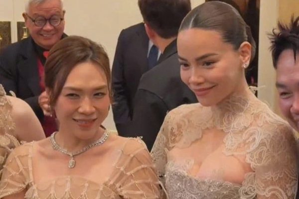 Mỹ Tâm và Hồ Ngọc Hà hội ngộ, thân thiết tại sự kiện