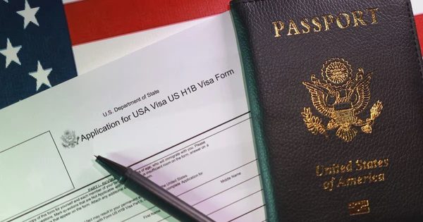 Mỹ thu hồi thị thực với tốc độ chưa từng có, vượt mốc 300.000