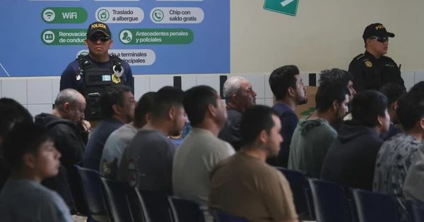 Mỹ truy tìm người bị trục xuất ra nước ngoài để đòi nợ