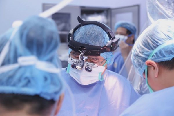 Nam bệnh nhân 50 tuổi được ghép tim 2 lần chỉ trong 3 ngày