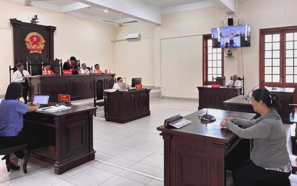 Nam bị cáo khai bị ảo giác, nghe 'tiếng xúi' nên cầm dao đâm nữ chủ quán cà phê ở Cần Thơ