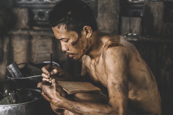 'Nam diễn viên khổ nhất màn ảnh Việt' bị rắn cắn phải nhập viện