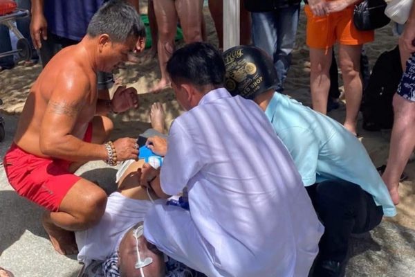 Nam du khách bất ngờ hôn mê ở bãi biển Nha Trang và không qua khỏi