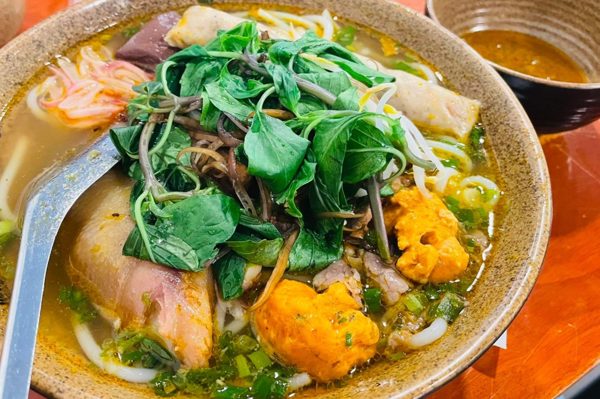 Nam du khách cấp cứu sau khi ăn sáng bằng bún bò