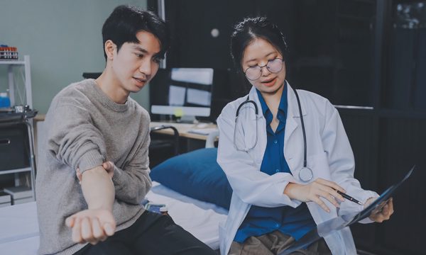 Nam giới học cách chăm sóc sức khỏe sinh sản
