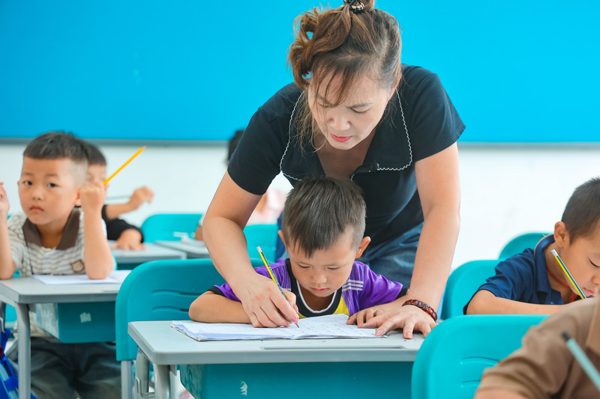 Năm học mới ở vùng biên: Khi trường là ngôi nhà, thầy cô là gia đình