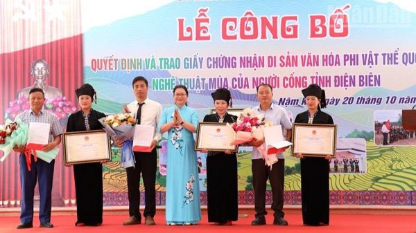 Nậm Kè đón Bằng công nhận Di sản văn hóa phi vật thể quốc gia Nghệ thuật múa của người Cống