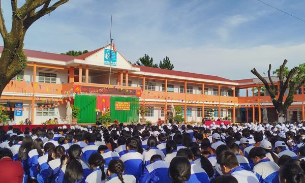 Nam sinh bị bạn đánh được xét thẳng lên lớp 9