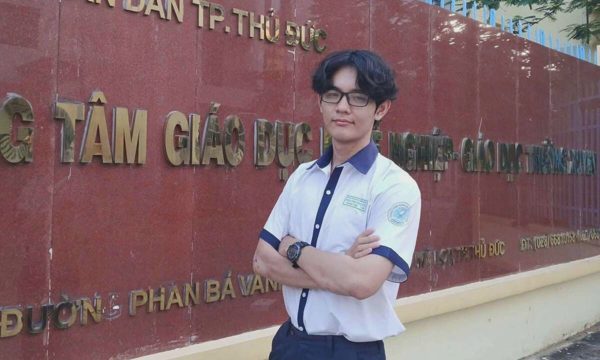 Nam sinh hệ 'bổ túc' đạt 8.5 IELTS, SAT top 1% thế giới