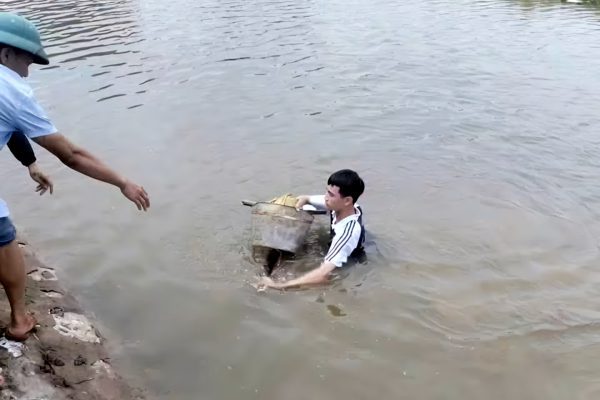 Nam sinh lớp 11 dũng cảm lao xuống sông cứu hai em nhỏ