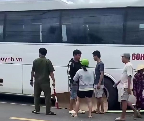 Nam sinh lớp 6 tử vong dưới gầm xe khách tại Đồng Nai