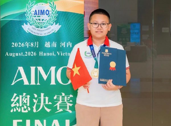 Nam sinh lớp 7 giành học bổng trị giá tiền tỉ