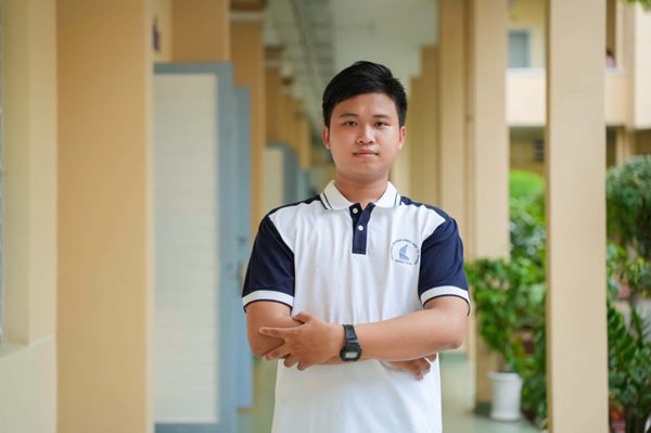 Nam sinh nhận học bổng 'Tinh hoa khoa học' trị giá 320 triệu đồng