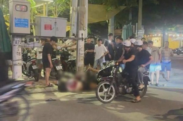 Nam sinh ở Lâm Đồng bị dao đâm vào bụng giữa đường