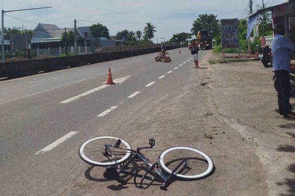 Nam sinh tử vong sau va chạm với xe ben trên quốc lộ 1