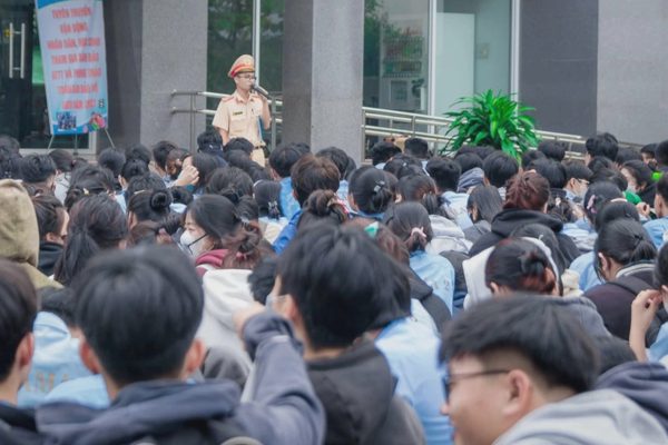 Nam sinh viên trường Lilama 2 hoang báo việc đón xe về Vũng Tàu nhưng bị chở ra biên giới Campuchia