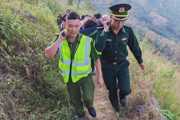Nam thanh niên bị rơi xuống vực khi tham quan điểm cực Bắc Lũng Cú