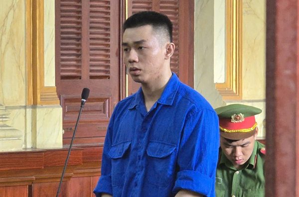 Nam thanh niên đâm trọng thương bạn gái cũ rồi nhảy sông tự tử