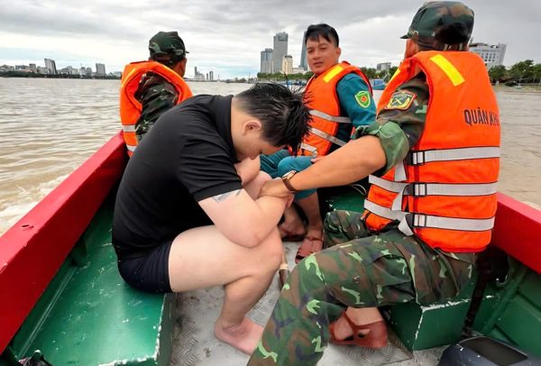 Nam thanh niên đuối nước trên sông Hàn, may mắn gặp bộ đội đang tập huấn