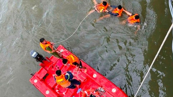 Nam thanh niên nhảy xuống sông Hương, để lại vé tàu và máy ảnh