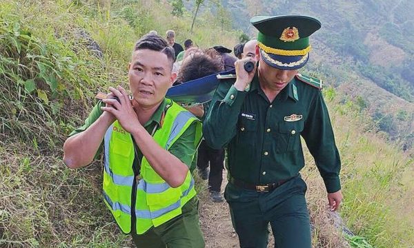 Nam thanh niên sống sót sau khi lăn xuống vực sâu 100 m ở Lũng Cú