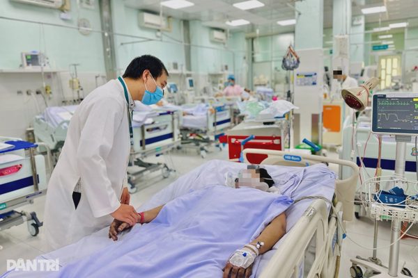 Nạn nhân thoát vụ cháy khách sạn: “Nóng quá, tôi chạy ngược lên sân thượng"