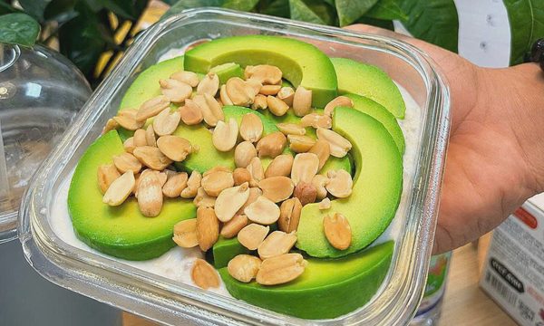 Nên chọn sinh tố nào cho bữa phụ để giữ dáng?