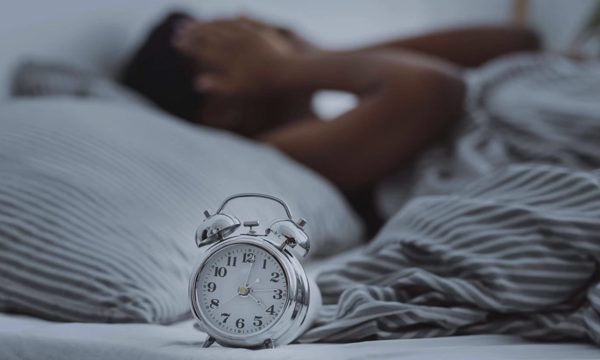 Nên làm gì khi bất ngờ tỉnh giấc giữa đêm?
